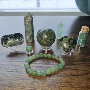 8 Pc Green Crystal Collection Bundle